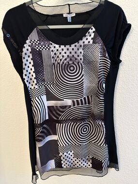 Linea Domani  Black & White Geometric Print Short Sleeve Blouse with Mesh Trim